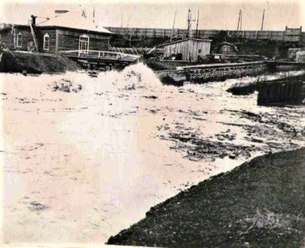 Вид на Сузунскую ГЭС со стороны омута. Ф.1-Ф. ОП.1. Д.148А. Л.12.
